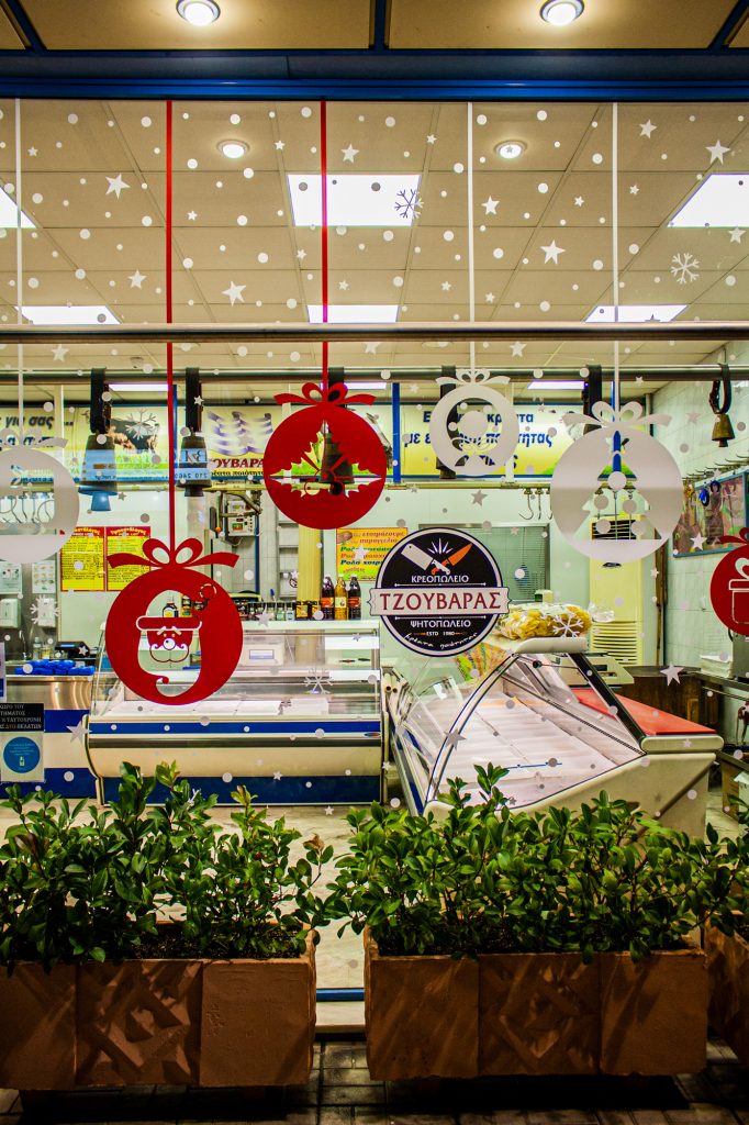 Διακόσμηση Χριστουγεννιάτικης Βιτρίνας σε κατάστημα με Χριστουγεννιάτικα Αυτοκόλλητα